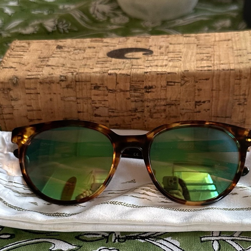 Costa Isla Sunglasses. Tortoise shell with green mirrored frames.
